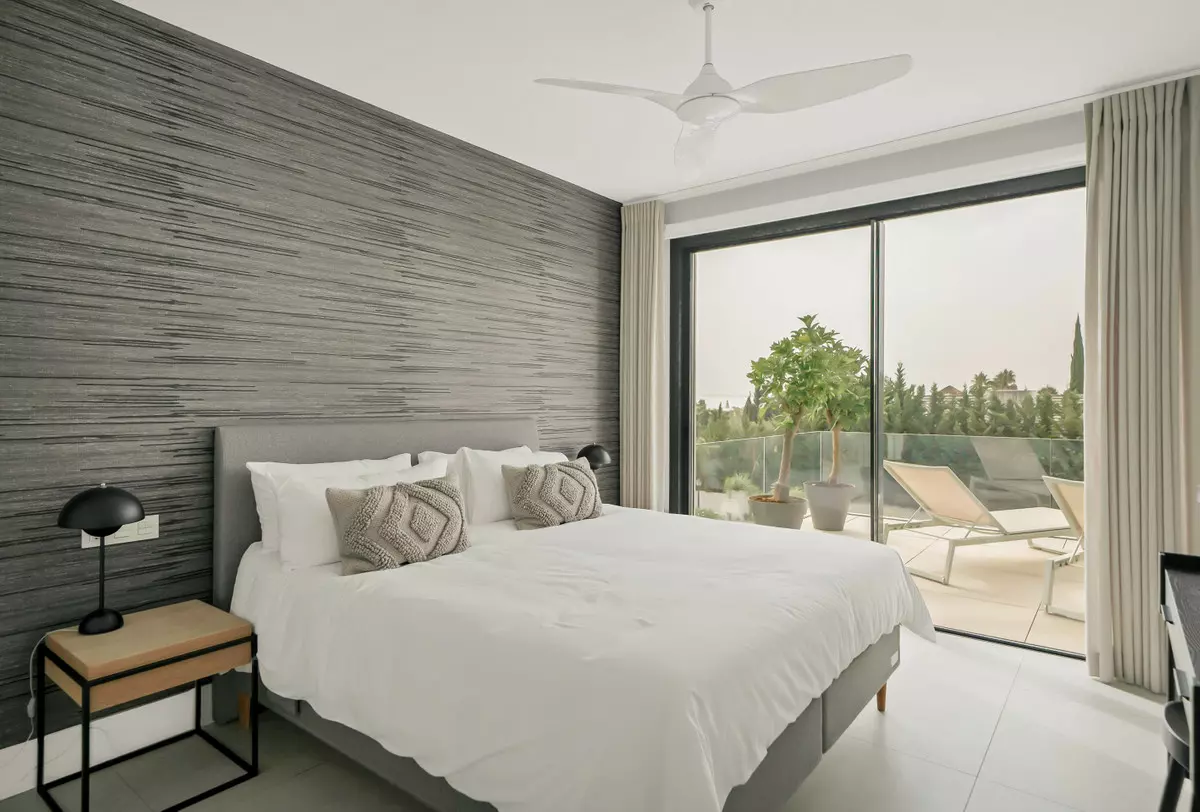 2-bedroom Apartment In Benahavis, Spain (113 M²)