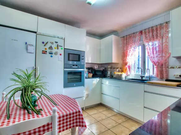 4-bedroom Country House In Alcaucín, Spain (147 M²)
