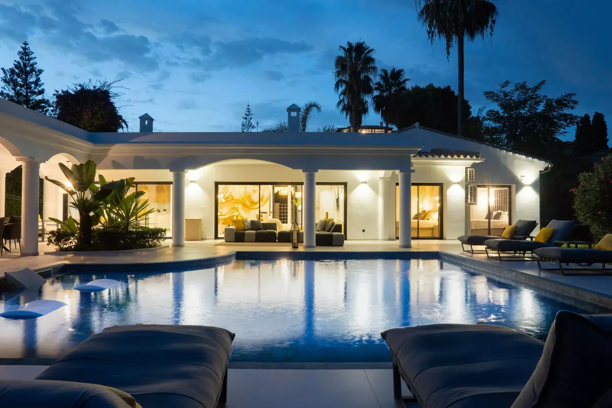 5-bedroom Villa In Estepona, Spain (278 M²)