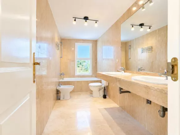 3-bedroom Apartment In Marbella, Spain (155 M²)