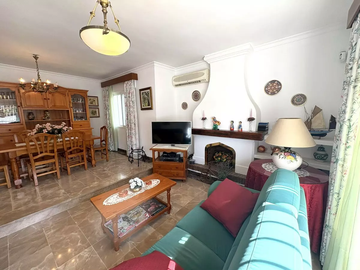 4-bedroom Villa In Alhaurín De La Torre, Spain (173 M²)