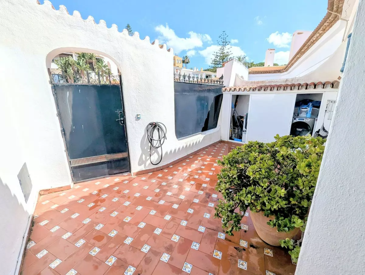 2-bedroom Apartment In Marbella, Spain (100 M²)