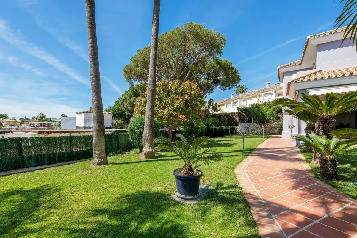 3-bedroom Villa In Estepona, Spain (210 M²)