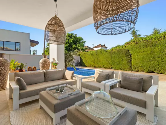 4-bedroom Villa In Estepona, Spain (210 M²)