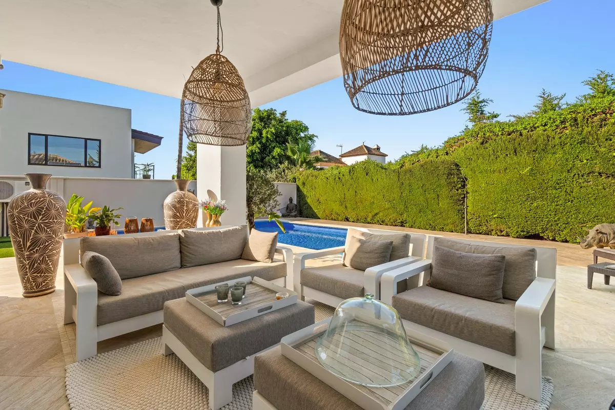 4-bedroom Villa In Estepona, Spain (210 M²)