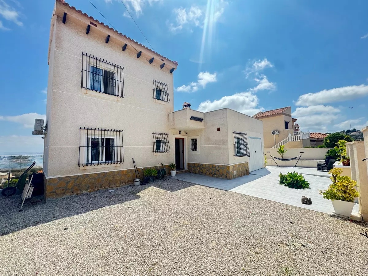 5-bedroom Villa In San Miguel De Salinas, Spain (163 M²)