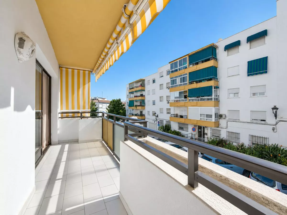 3-bedroom Apartment In Estepona, Spain (107 M²)