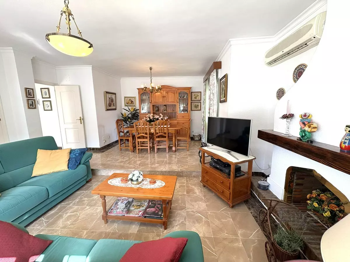 4-bedroom Villa In Alhaurín De La Torre, Spain (173 M²)