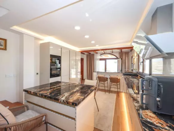 4-bedroom Villa In Guaro, Spain (209 M²)