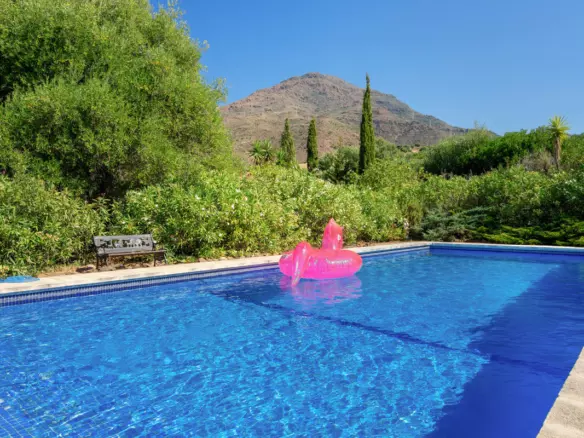 4-bedroom Villa In Estepona, Spain (343 M²)