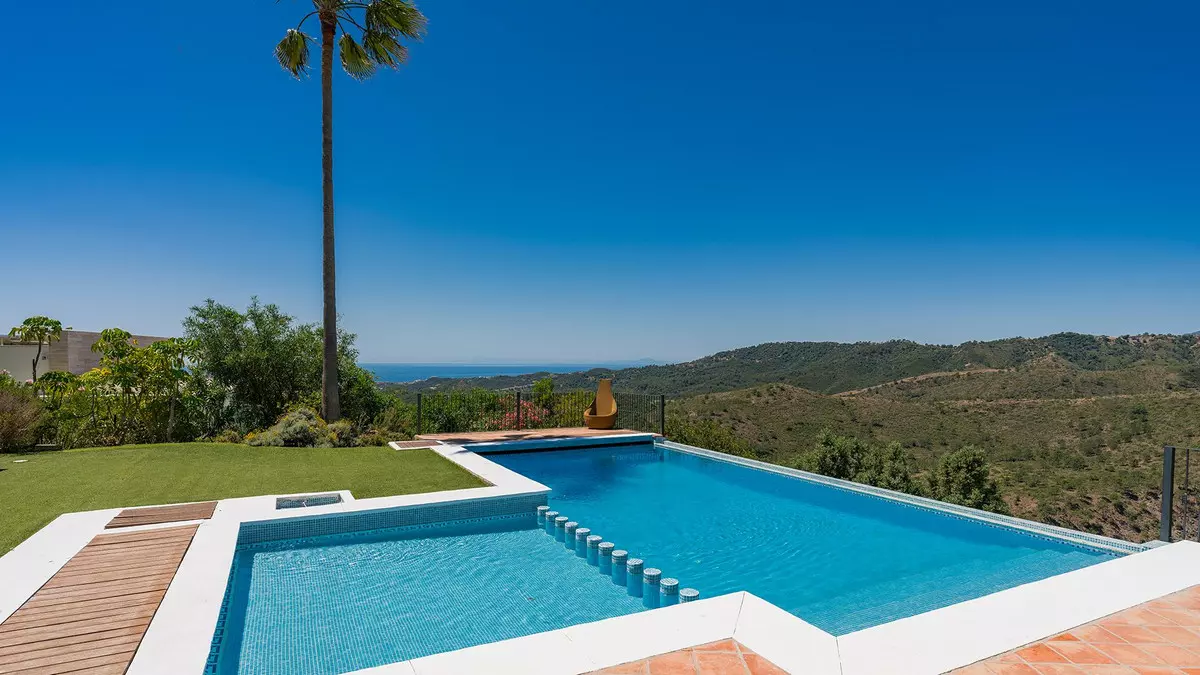 5-bedroom Villa In Benahavis, Spain (414 M²)