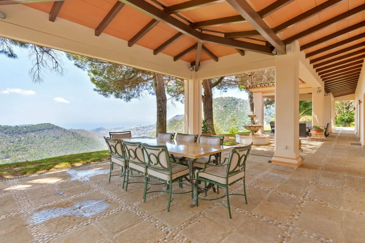 9-bedroom Villa In Ojen, Spain (1.688 M²)
