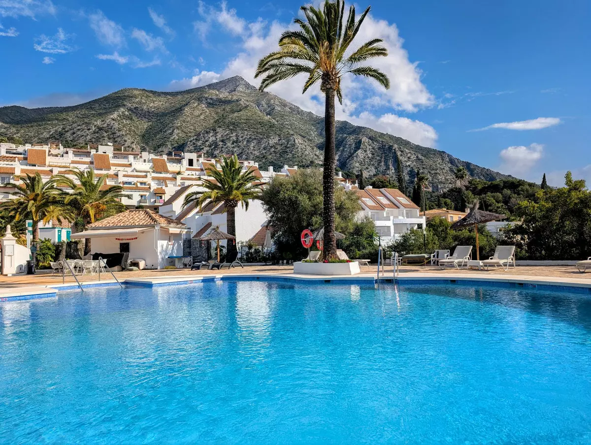 2-bedroom Town House In Istan, Spain (197 M²)