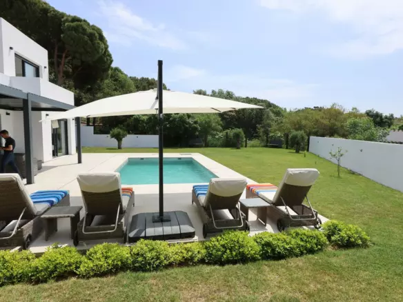 3-bedroom Villa In Marbella, Spain (245 M²)