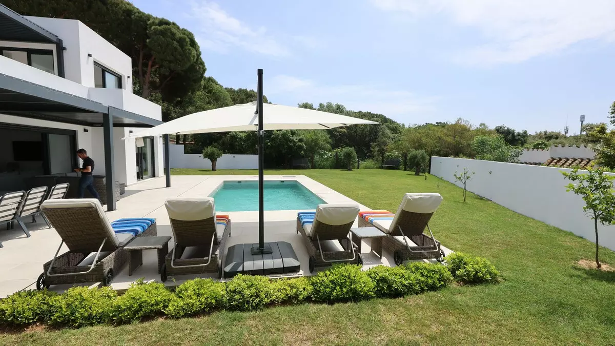 3-bedroom Villa In Marbella, Spain (245 M²)