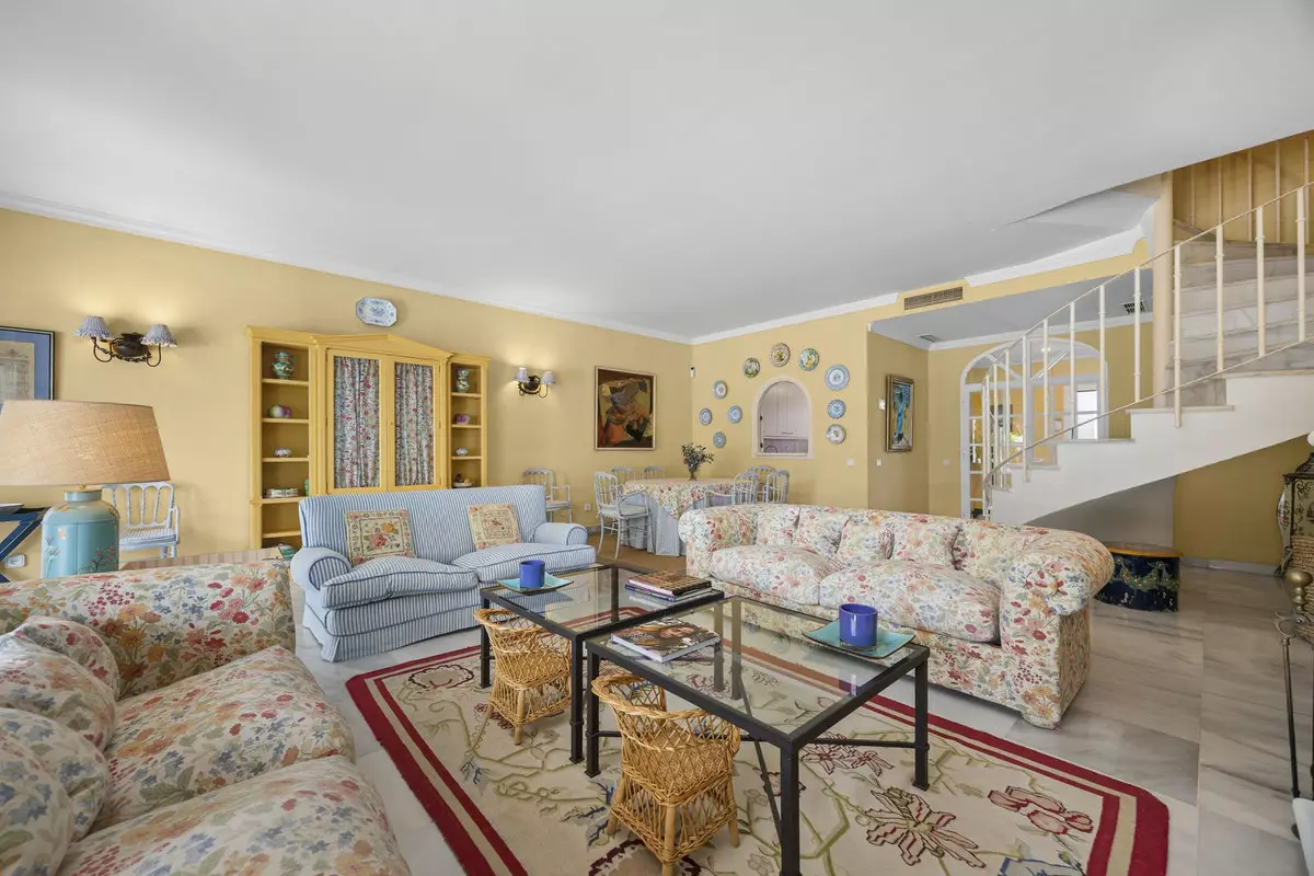 5-bedroom Town House In Benahavis, Spain (195 M²)