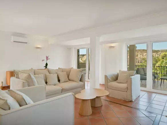 3-bedroom Villa In Estepona, Spain (251 M²)