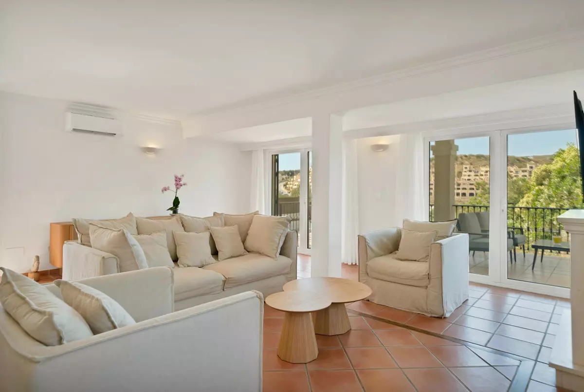 3-bedroom Villa In Estepona, Spain (251 M²)