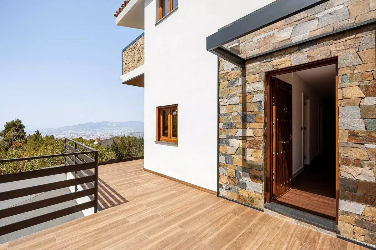 4-bedroom Villa In Málaga, Spain (200 M²)