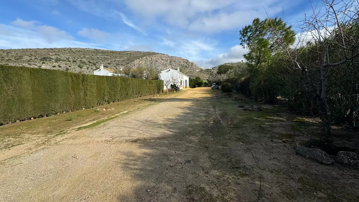 10-bedroom Country House In Teba, Spain (1.170 M²)