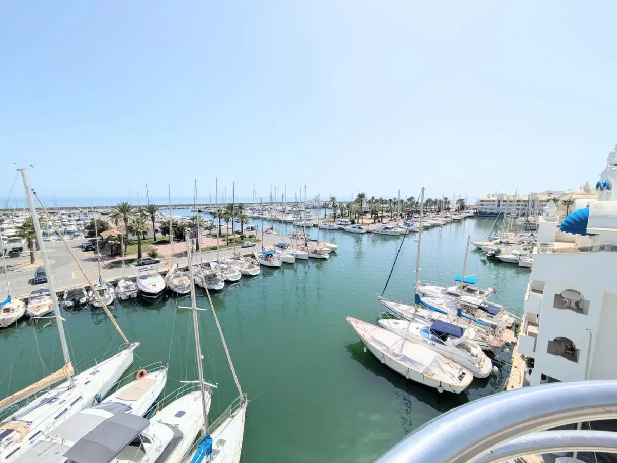 2-bedroom Apartment In Benalmádena, Spain (122 M²)