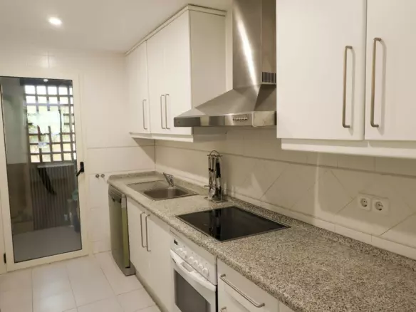 2-bedroom Apartment In Benahavis, Spain (94 M²)
