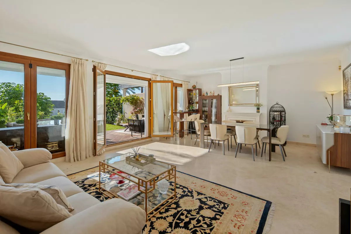 3-bedroom Town House In Estepona, Spain (184 M²)