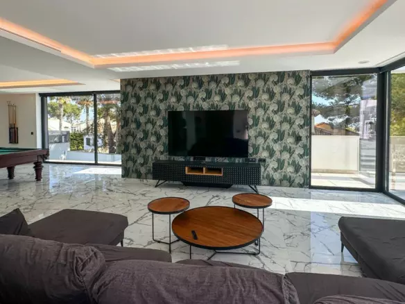 4-bedroom Villa In Orihuela, Spain (527 M²)