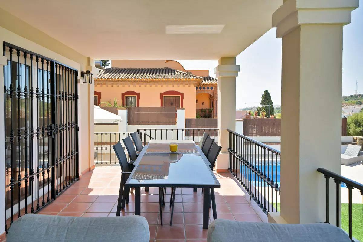 3-bedroom Villa In Estepona, Spain (251 M²)