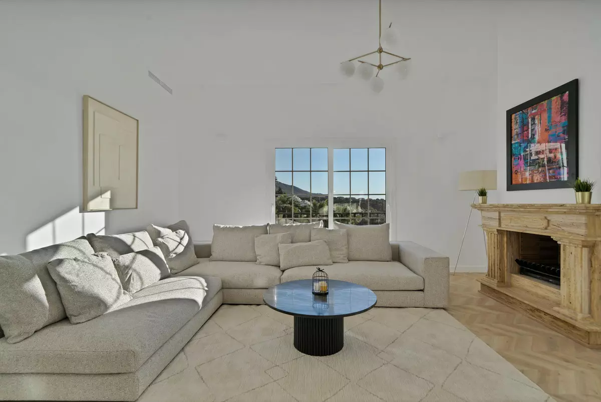 5-bedroom Town House In Marbella, Spain (242 M²)