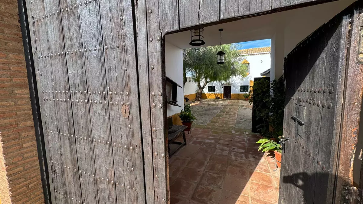 10-bedroom Country House In Teba, Spain (1.170 M²)
