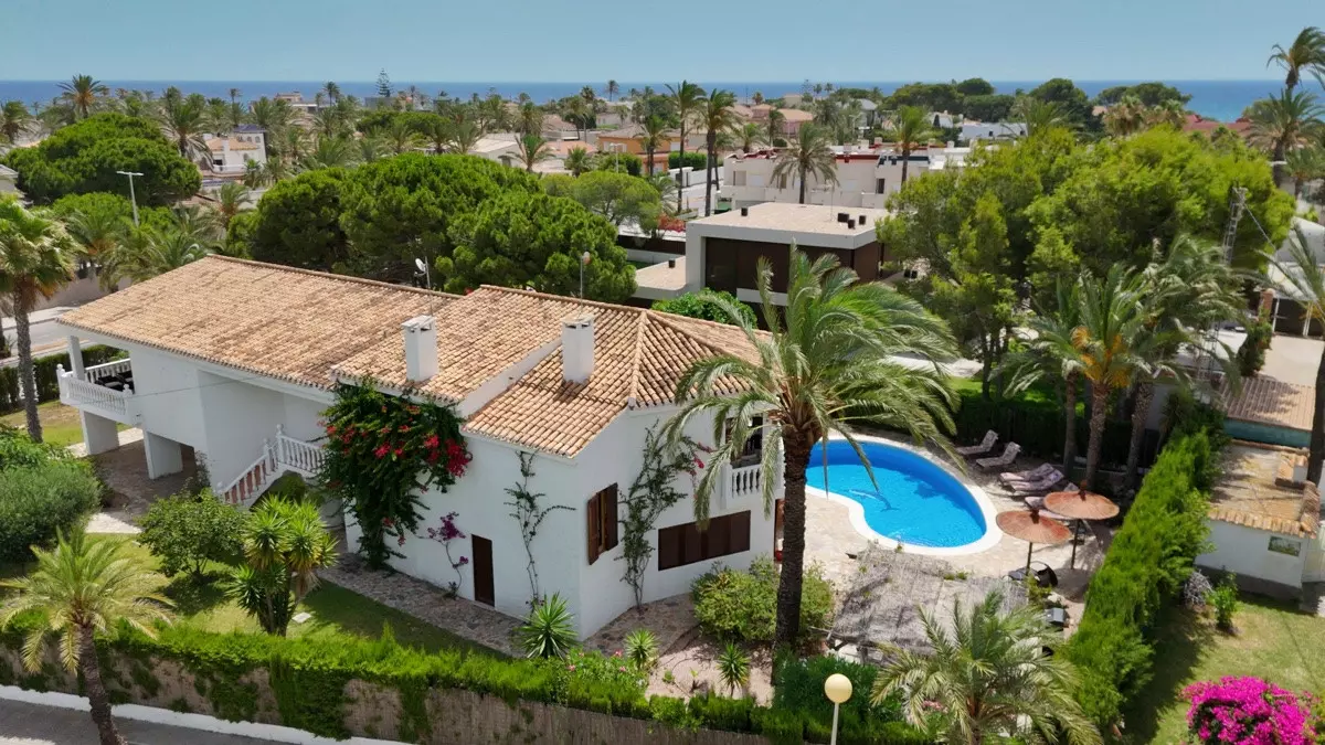 4-bedroom Villa In Orihuela, Spain (300 M²)