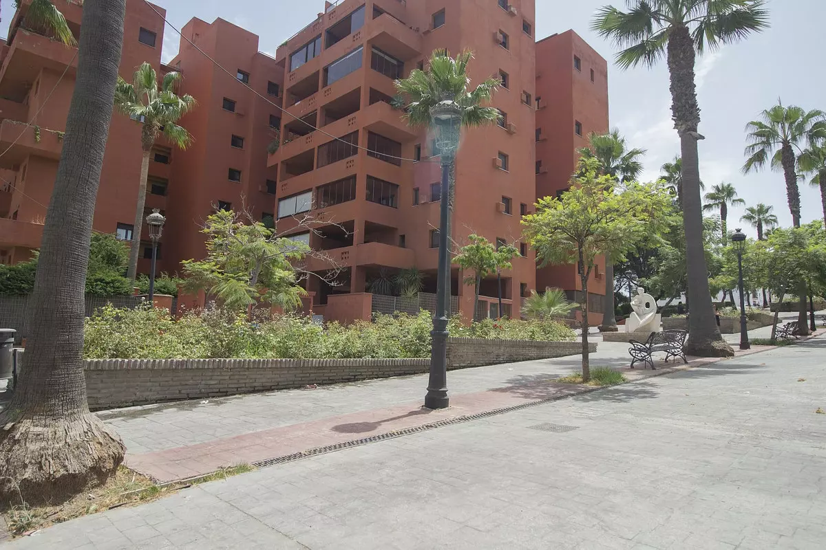 2-bedroom Apartment In Estepona, Spain (70 M²)