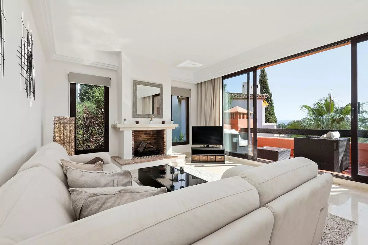 2-bedroom Apartment In Benahavis, Spain (102 M²)