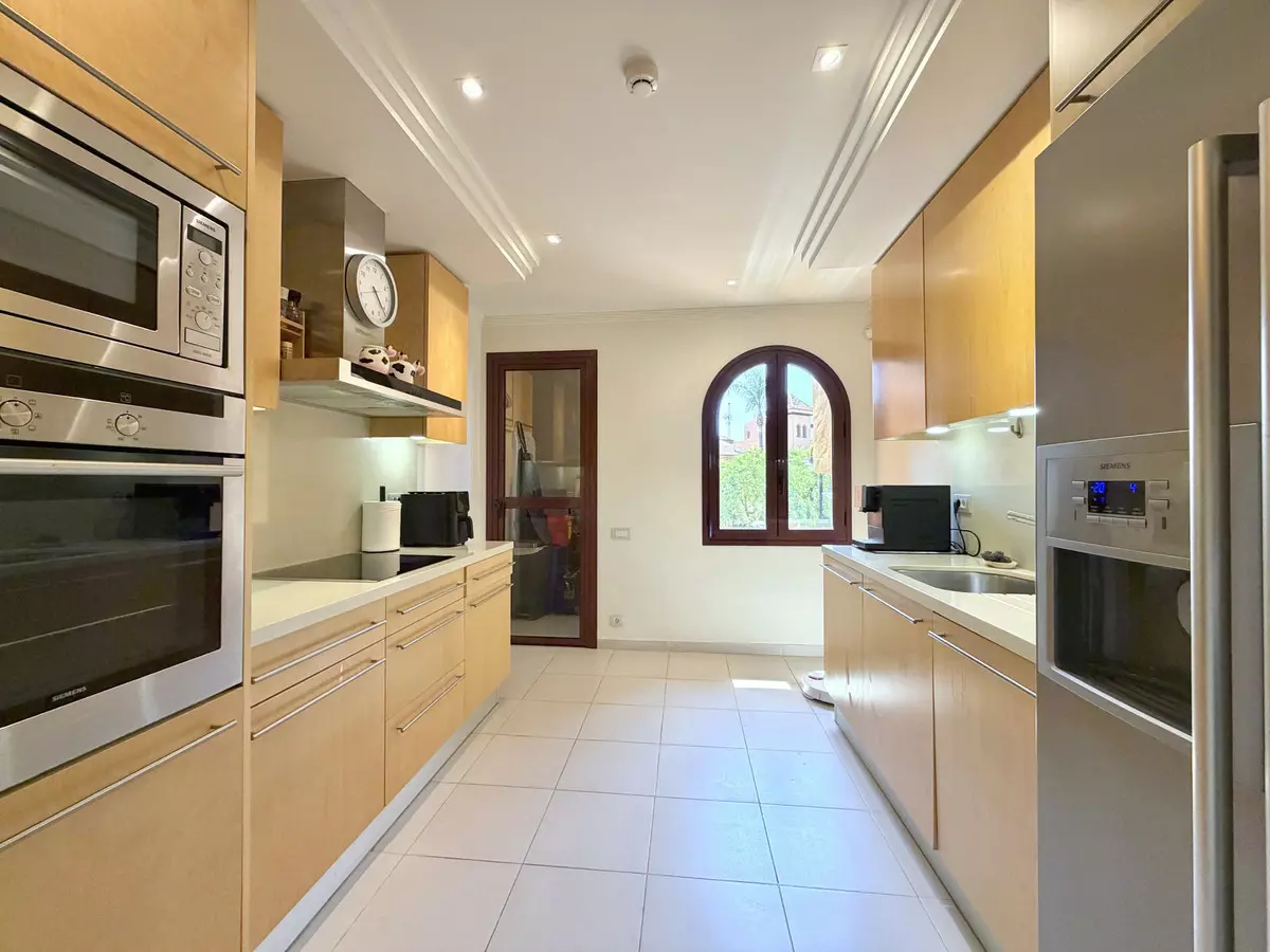 2-bedroom Apartment In Estepona, Spain (153 M²)