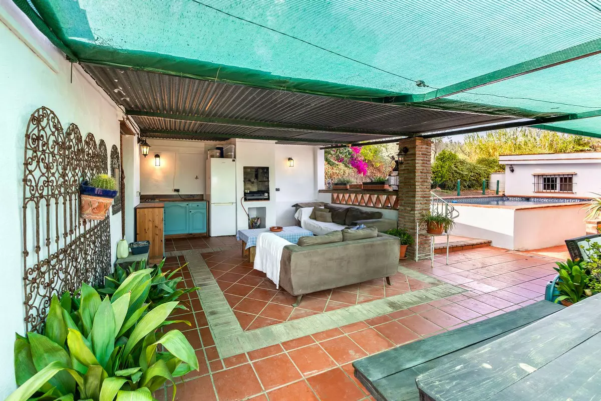 3-bedroom Country House In Coín, Spain (189 M²)