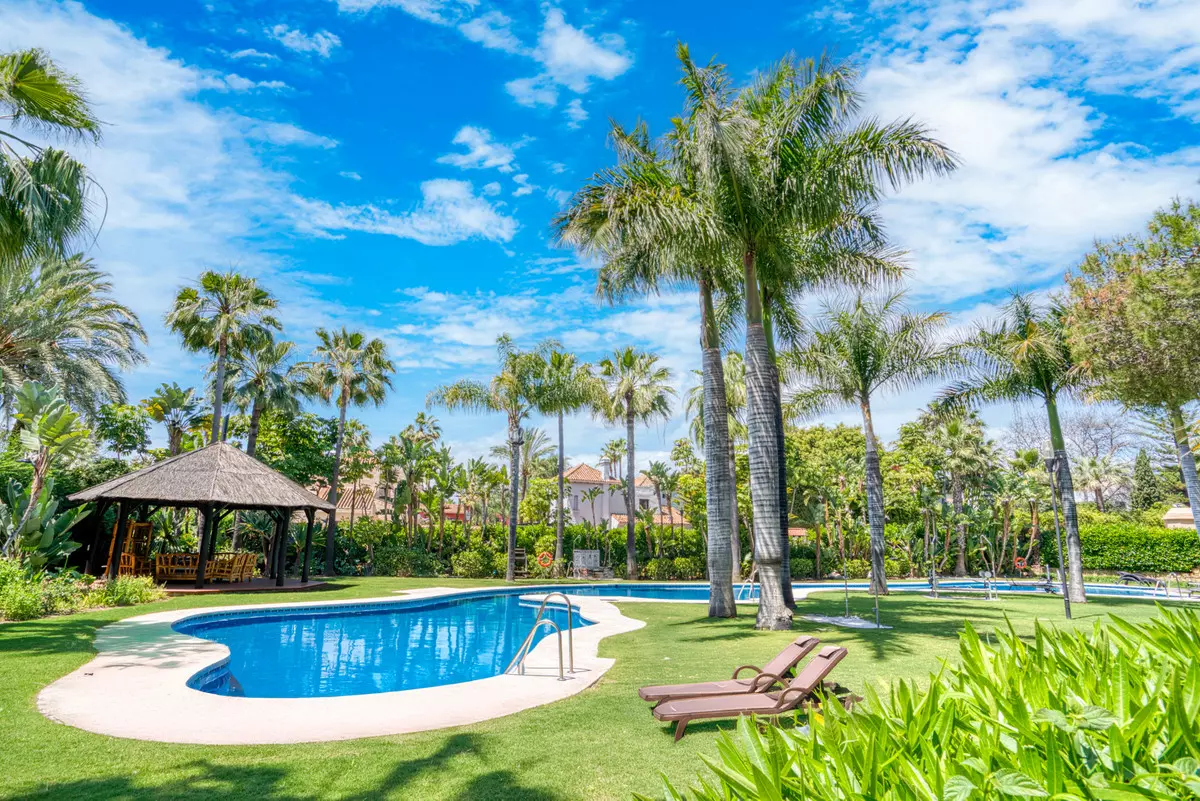 2-bedroom Apartment In Marbella, Spain (186 M²)