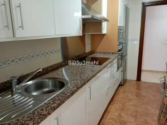 2-bedroom Apartment In Málaga, Spain (82 M²)