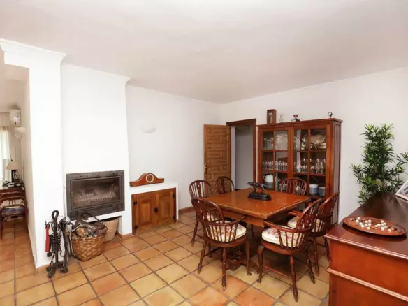 4-bedroom Villa In Estepona, Spain (177 M²)