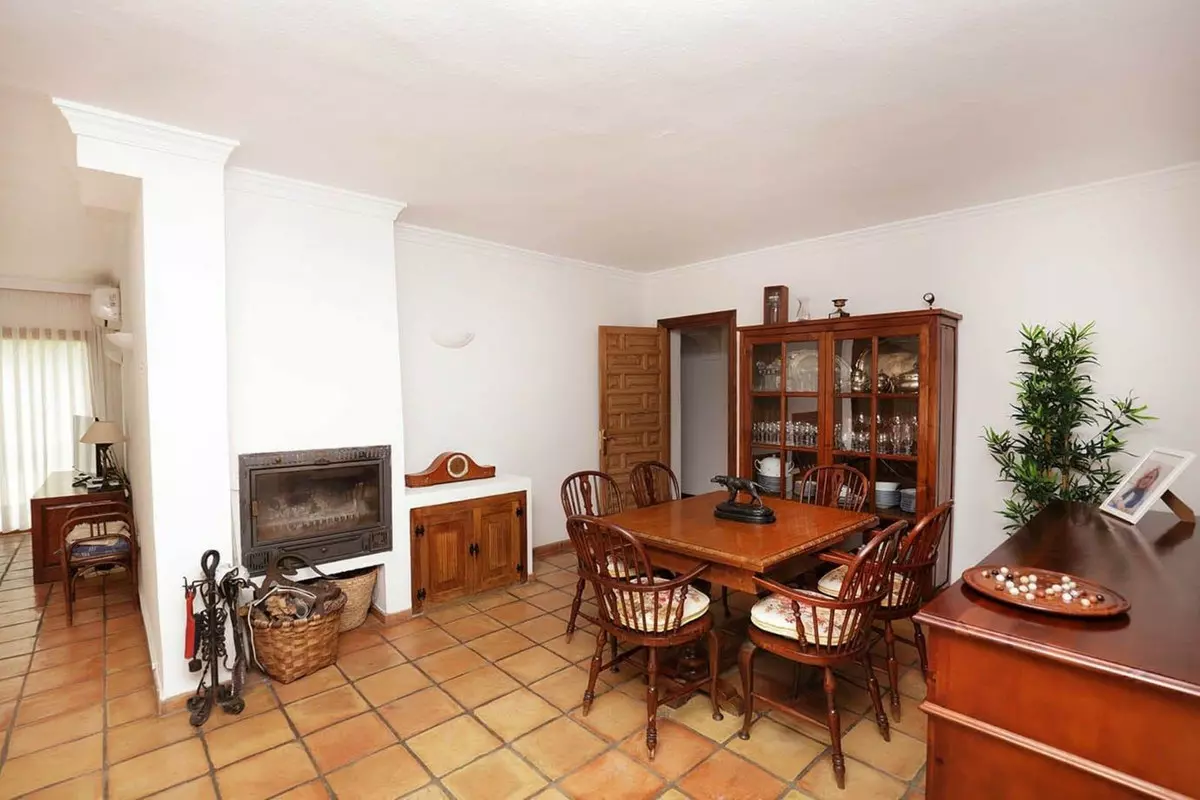 4-bedroom Villa In Estepona, Spain (177 M²)