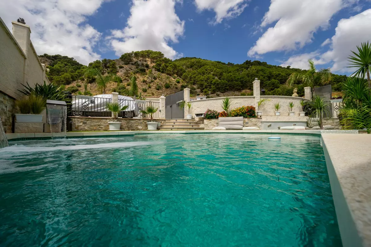 3-bedroom Villa In Casarabonela, Spain (232 M²)