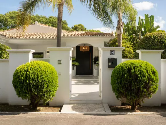 5-bedroom Villa In Estepona, Spain (278 M²)