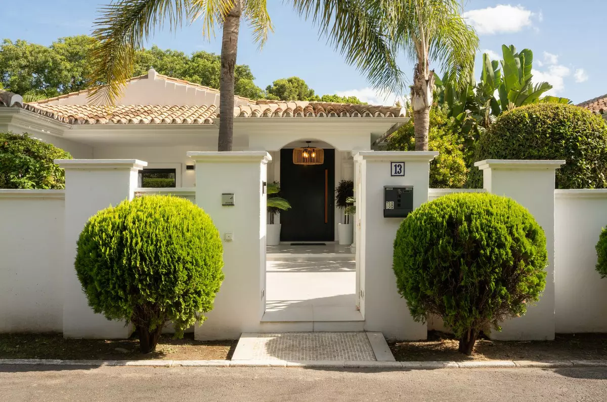 5-bedroom Villa In Estepona, Spain (278 M²)