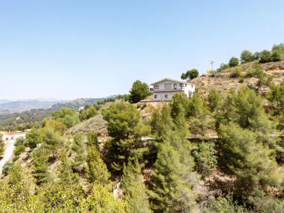 4-bedroom Villa In Málaga, Spain (200 M²)