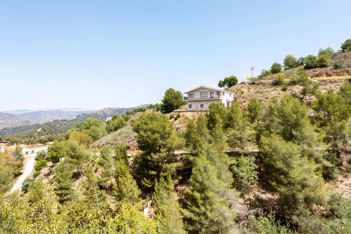 4-bedroom Villa In Málaga, Spain (200 M²)