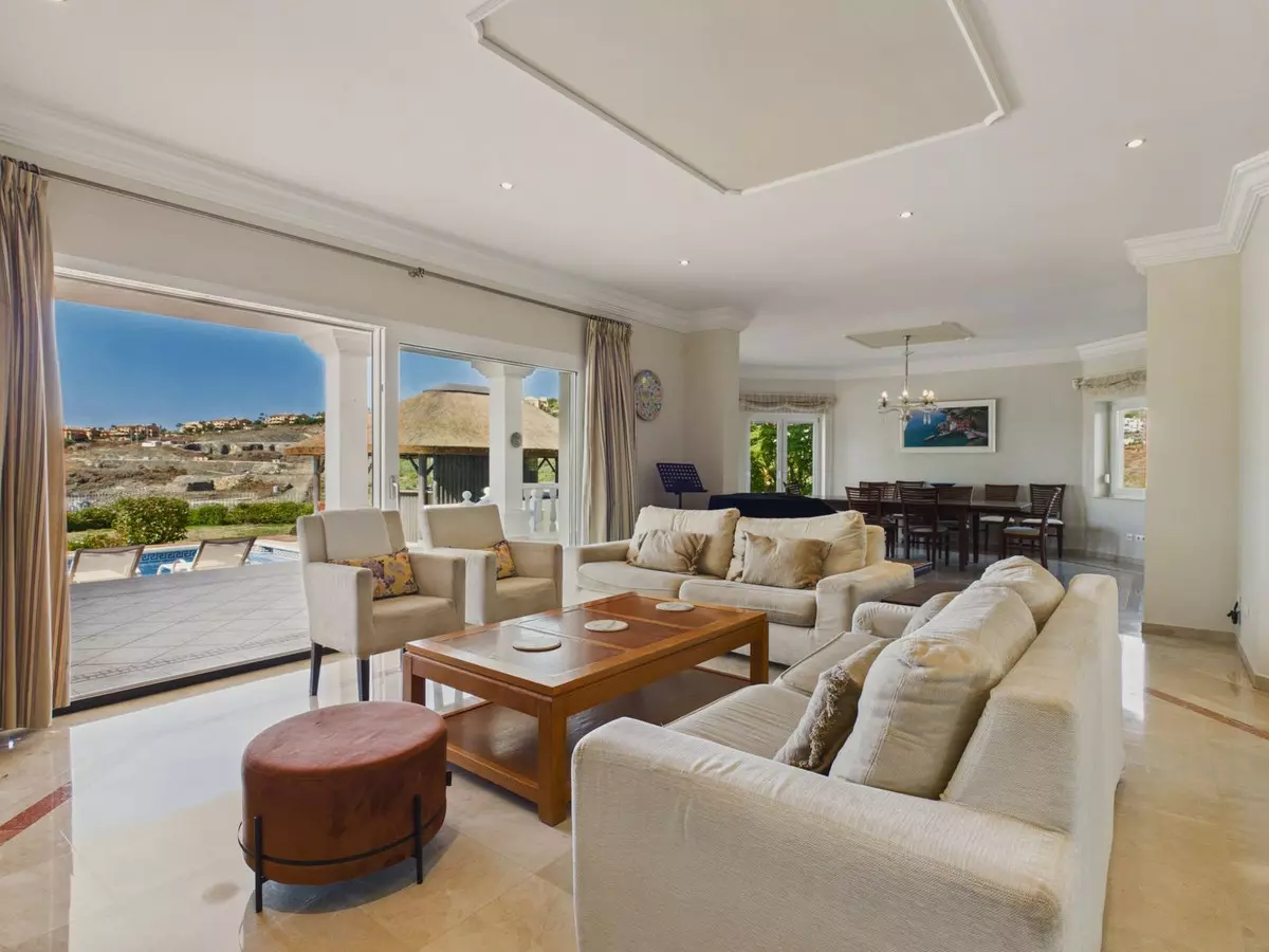 6-bedroom Villa In Benahavis, Spain (585 M²)