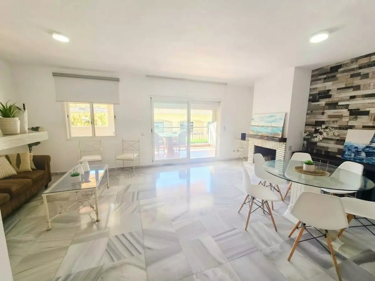 3-bedroom Apartment In Benalmádena, Spain (140 M²)