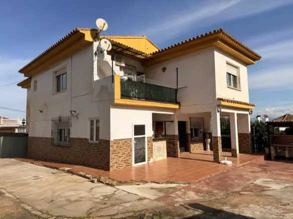 4-bedroom Villa In Alhaurín De La Torre, Spain (147 M²)