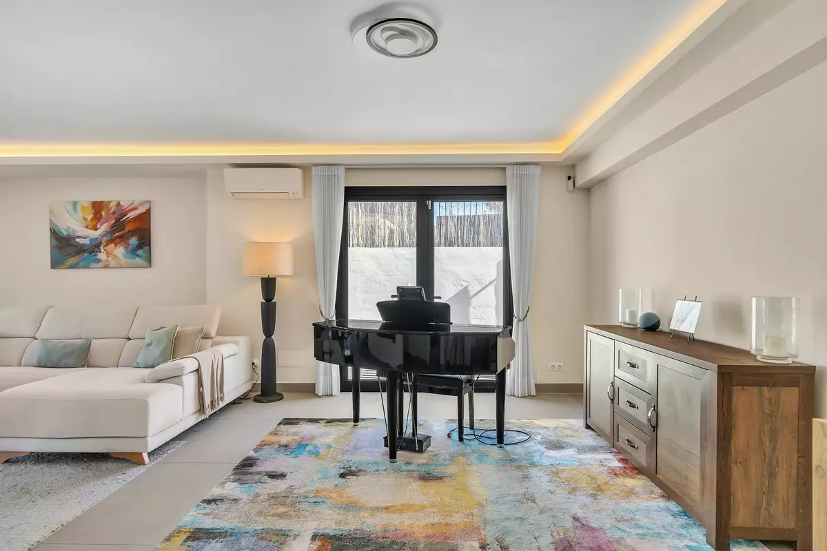 4-bedroom Villa In Marbella, Spain (280 M²)