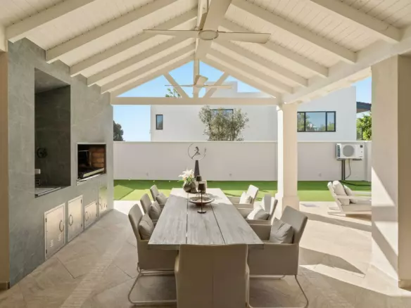 4-bedroom Villa In Estepona, Spain (210 M²)